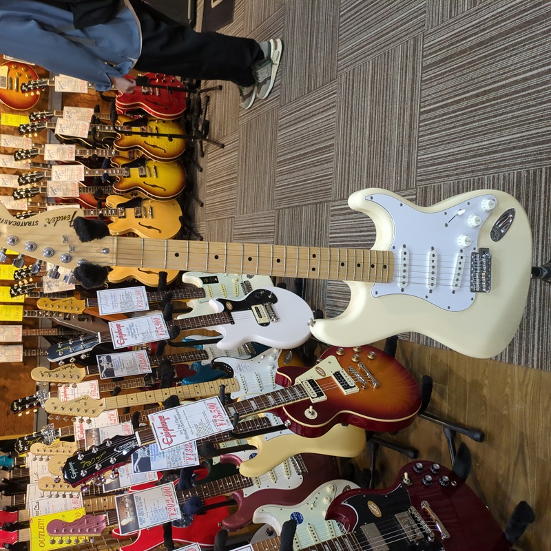 Fender (Japan Exclusive Series) CLASSIC 70S STRAT YWH/M の画像
